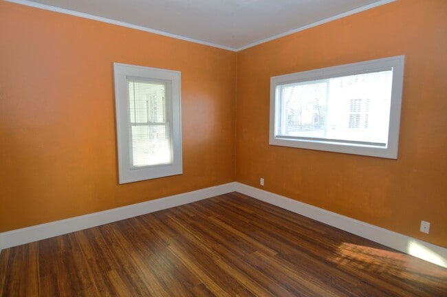 Building Photo - Spacious 4 Bed 2 Bath Home Lots of Storage