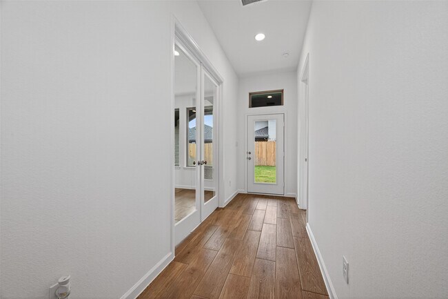 Building Photo - 5015 Bowen Pr Dr