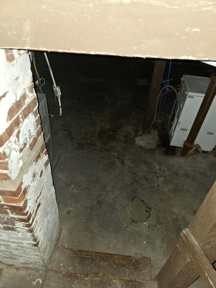 Building Photo - 1180 E Mueller Ave