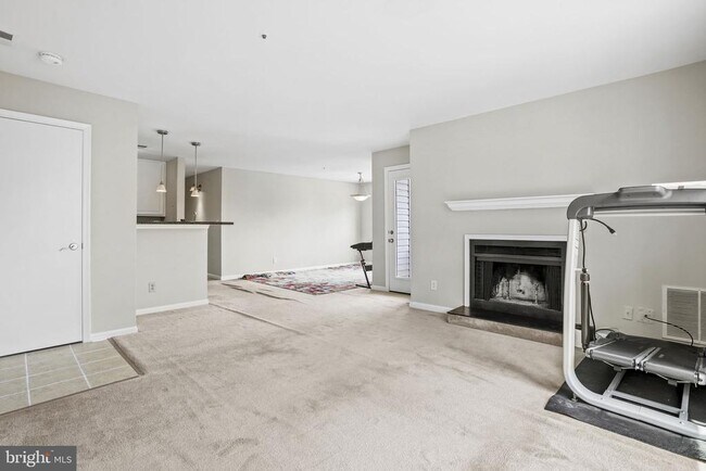 Building Photo - 3178 Summit Square Dr