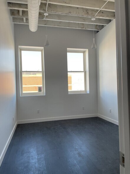 Building Photo - 1044 Central Ave