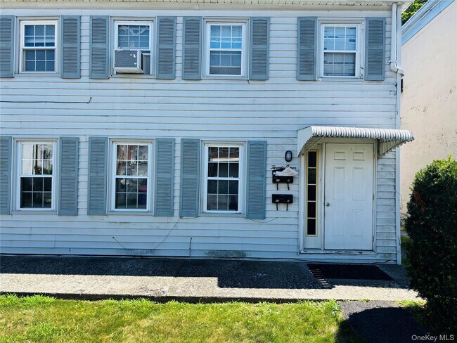 Building Photo - 22-24-24 Jane St