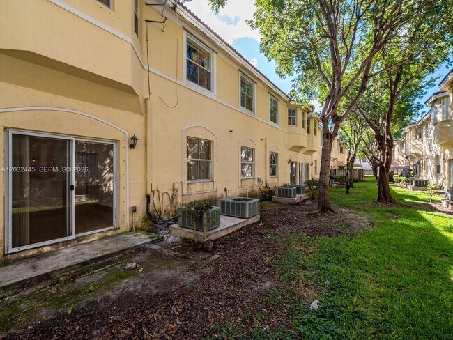 Building Photo - 1663 SE 27th Dr