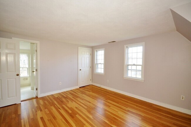 Building Photo - 15 Seaborn Pl