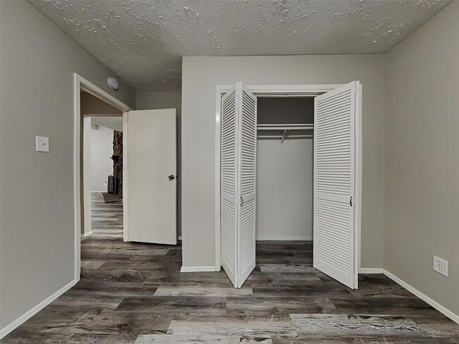 Building Photo - 11122 Drakeland Dr