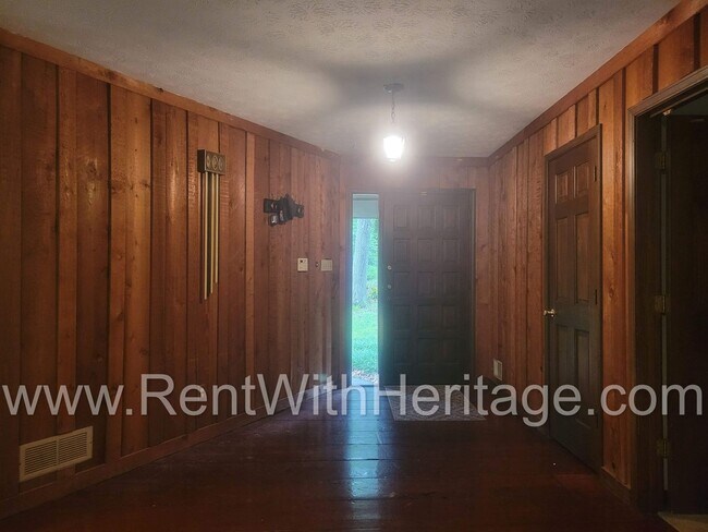 Building Photo - 1050 Flamingo Dr