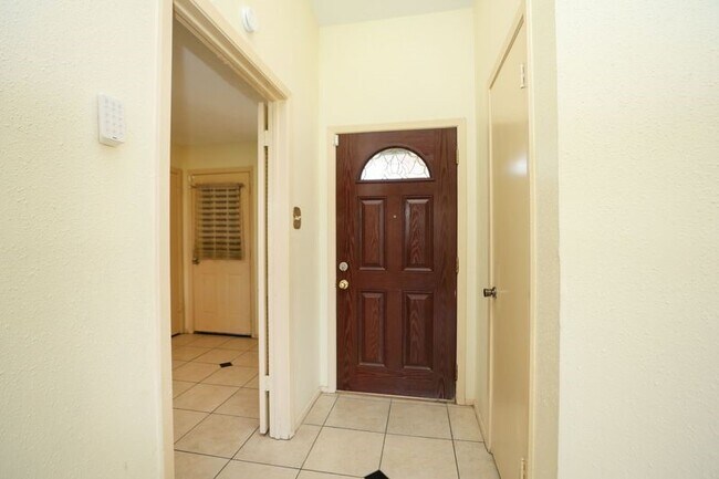 Building Photo - 8215 Summer Quail Dr
