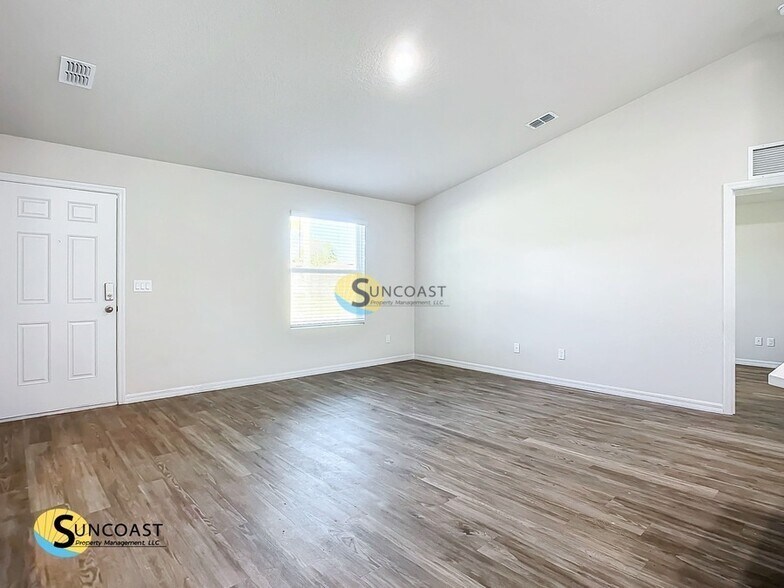 Building Photo - 4415 NE 22nd Ct