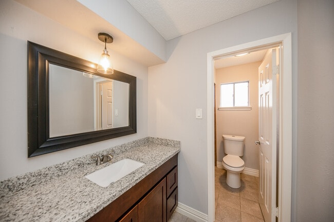 Building Photo - 451 Gentilly Dr