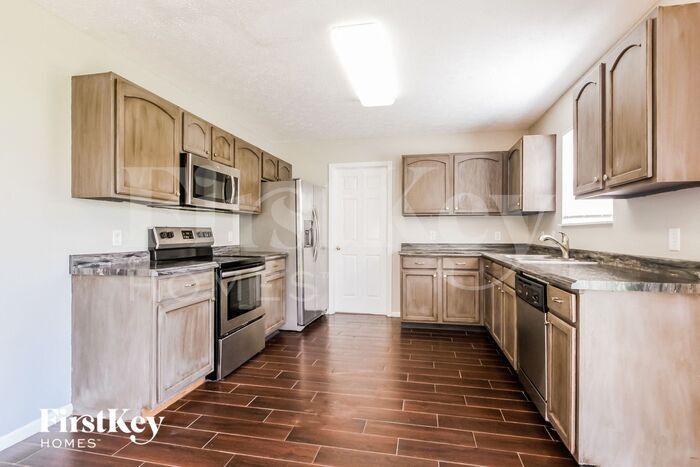 Building Photo - 1698 Salina Dr