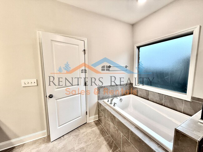 Building Photo - ? Beautiful Executive Home with 3-Car Garage + Incredible Outdoor Living ?