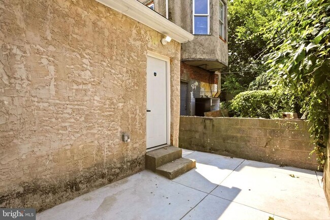 Building Photo - 2456 N 19th St