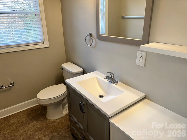 Building Photo - 148 S Smallwood Pl