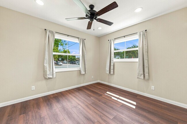 Building Photo - 730 S Van Ness Ave