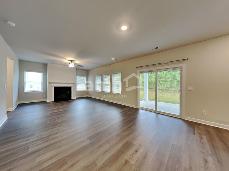 Building Photo - 223 Maxwell Dr