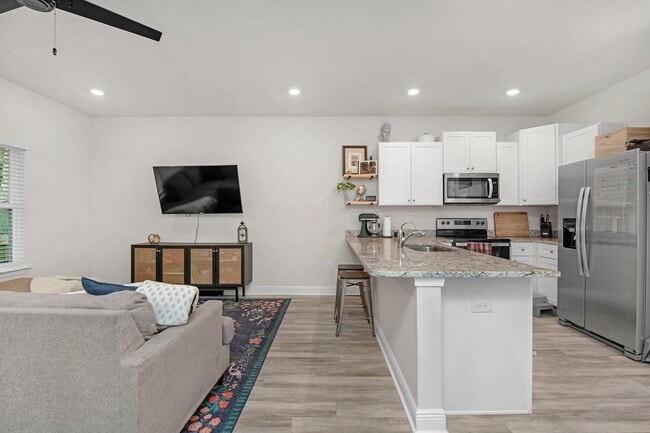 Building Photo - 1026 McLaren Cir