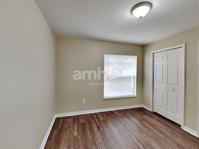 Building Photo - 1322 Lake Idamere Blvd