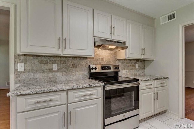 Building Photo - 401 Riverdale Dr