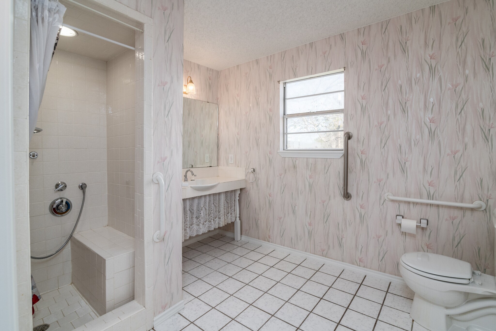 Master Bath - 1006 S 3rd St