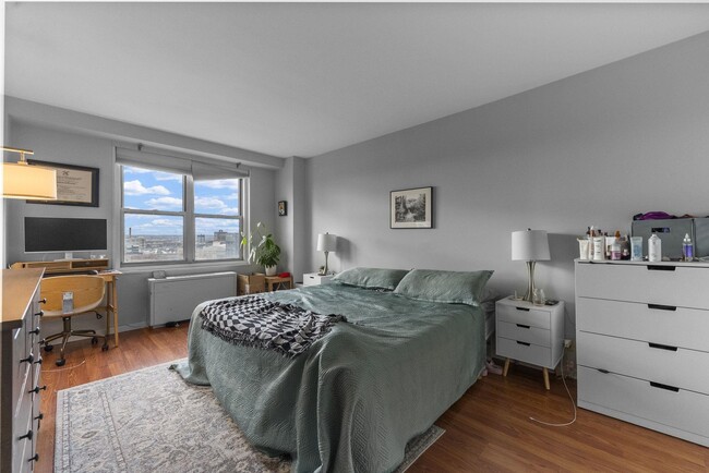 Building Photo - 225 St Pauls Ave