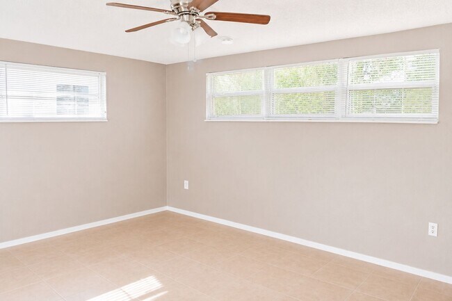 Building Photo - 4080 Redwing Dr