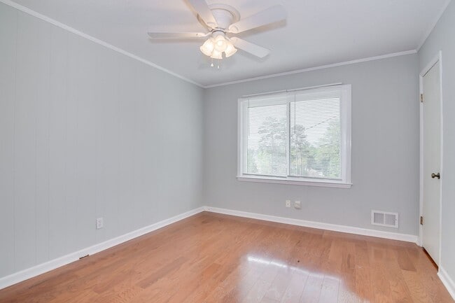 Building Photo - Great Location 4 Bedroom