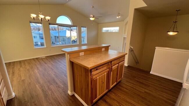 Building Photo - 3 Bed, 2.5 Bath - Beautiful Mountain Views - Close to JBER!