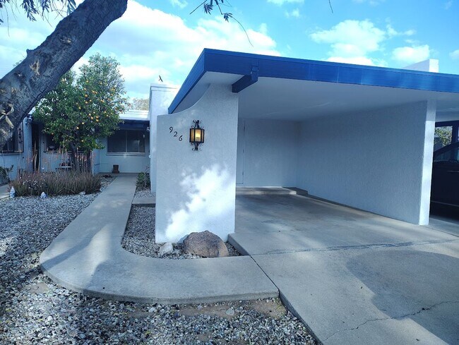 Primary Photo - 926 N Venice Ave