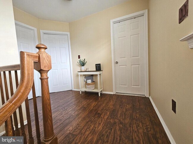 Building Photo - 17 Exeter Ct