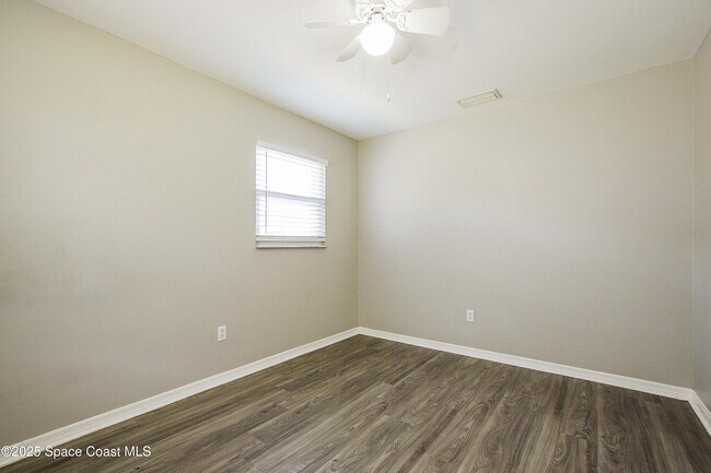 Building Photo - 6730 Bermuda Ave