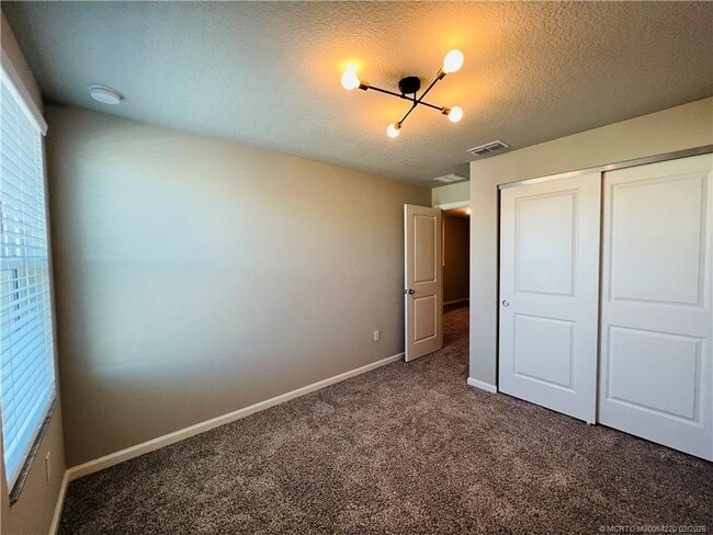 Building Photo - 3913 SE Mentmore Ln