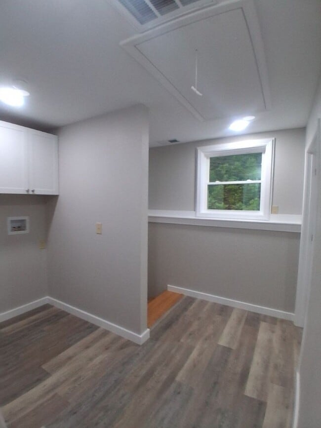 Building Photo - $1,800 - 2 Bedroom 2 Bathroom Newly Renova...