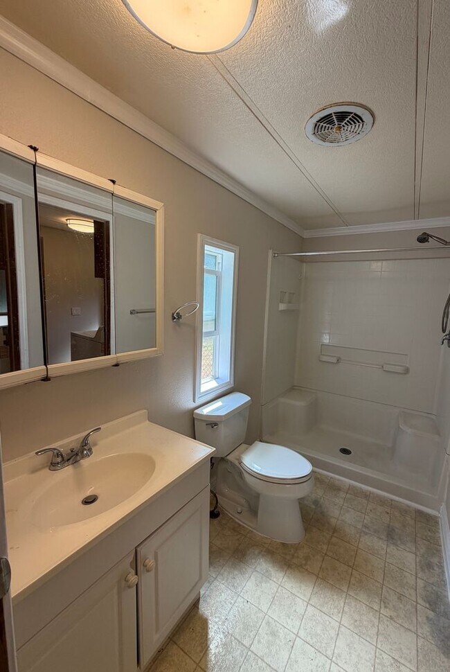 Building Photo - 3 bedroom 2 bath manufactured home in Arlington