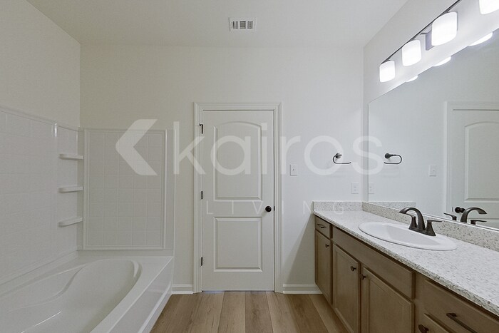 Building Photo - 118 Rainfall Ln