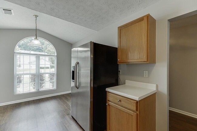 Building Photo - 2195 Oakland Spring Dr