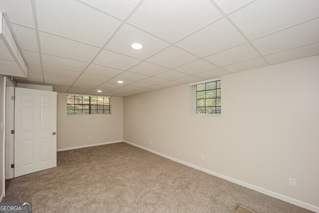 Building Photo - 140 Hunt Ridge Dr