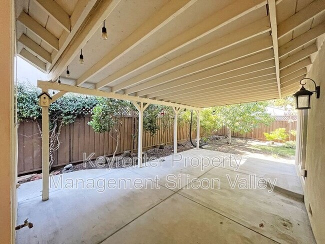 Building Photo - 153 Noyo Dr