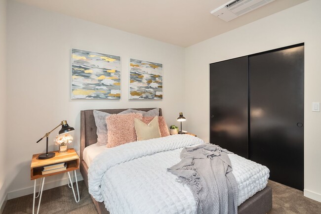 Building Photo - Bryant/Ravenna Townhouse