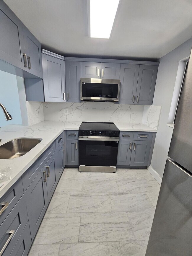 Building Photo - 15600 NW 7th Ave