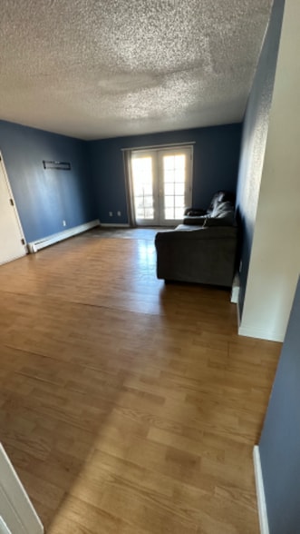 Building Photo - 639 10th Ave