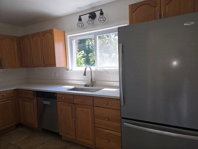 Building Photo - 534 Ardmore Dr