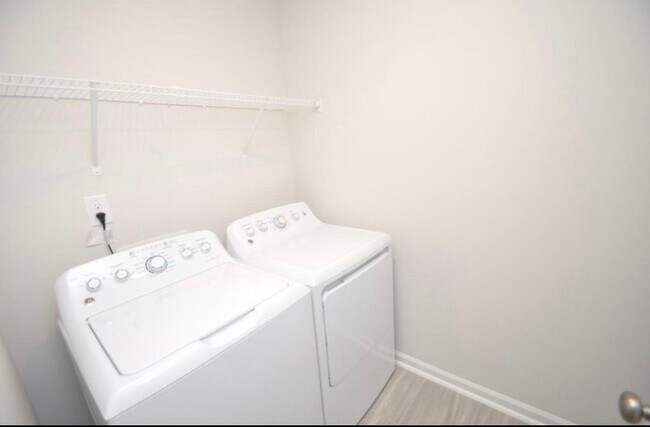Laundry (top floor) - 1081 Shoreside Dr