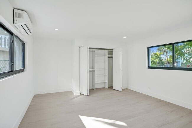 Building Photo - 840 SE 22nd Ave