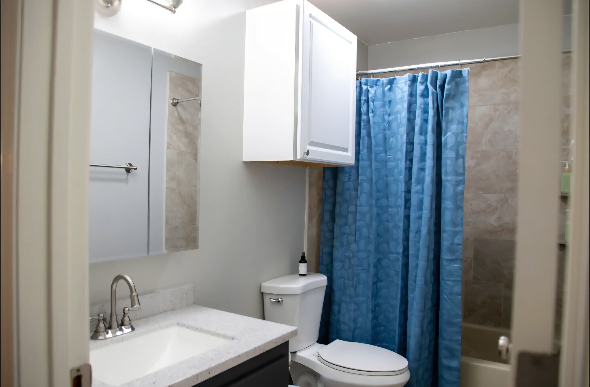 Fully bathroom (Upstairs) - 625 E 22nd Ave