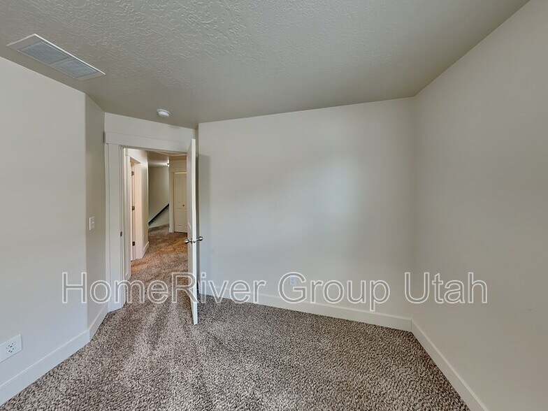 Building Photo - 713 Kirkbride Ave