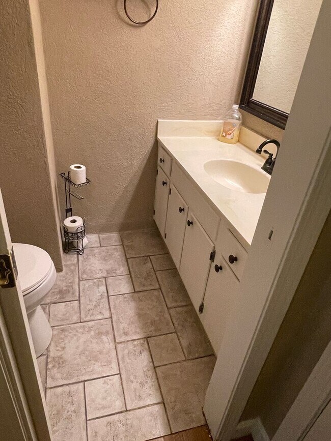Building Photo - MOVE IN SPECIAL $250 OFF FIRST MONTH'S REN...