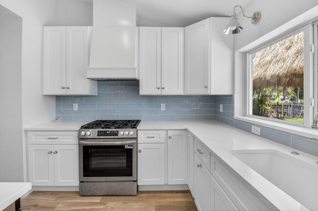 Building Photo - 1254 SW 4th Ct