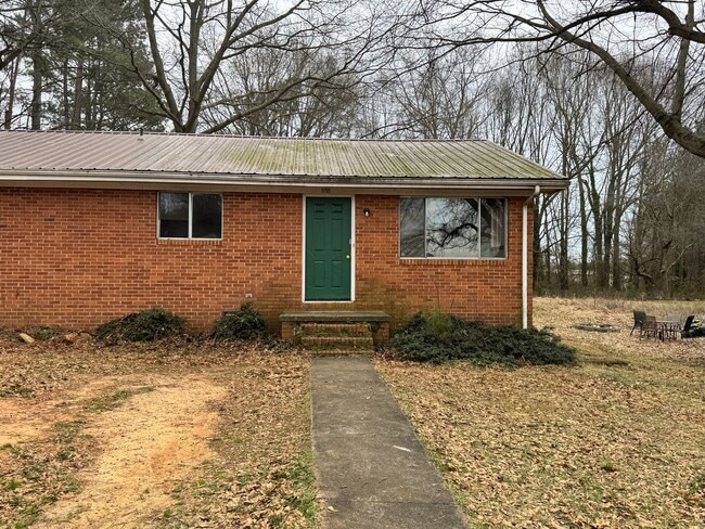 Building Photo - 2/1 outside city limits of Shelby, NC