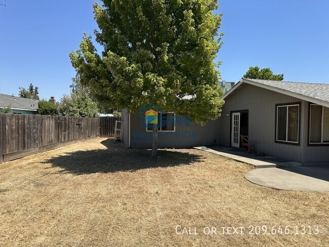 Building Photo - 1321 Woodside Dr
