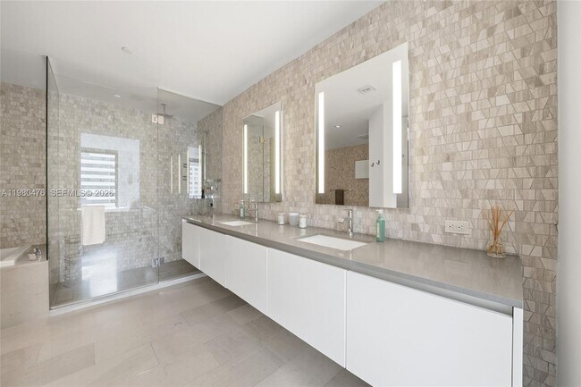 Building Photo - 88 SW 7th St